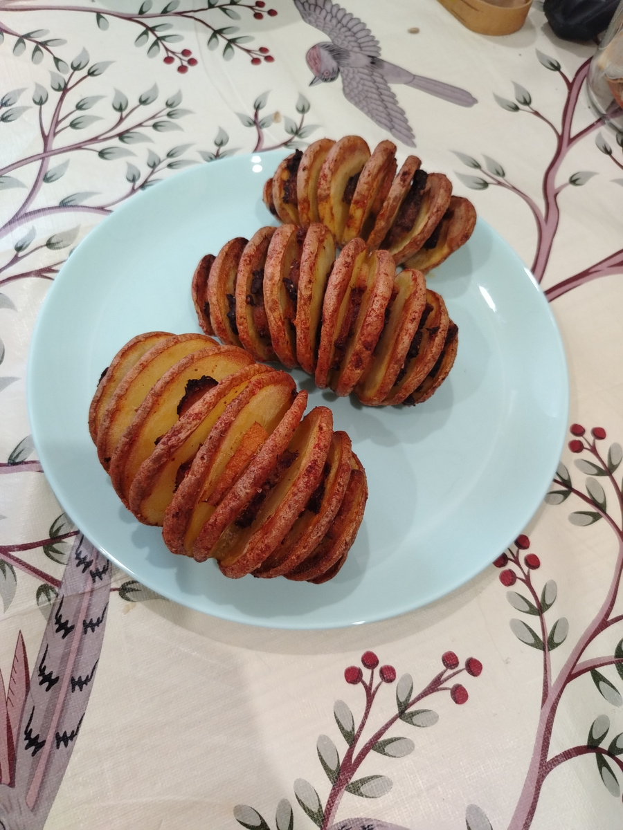 У меня в аэрогриль помещается 6 шт. 