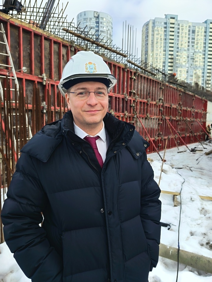     Врио министра строительства Самарской области Александр Фомин испытывает сдержанный оптимизм по поводу сдачи объекта в установленные сроки