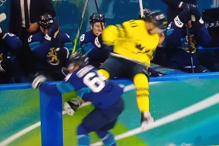    Скриншот: трансляция Okko