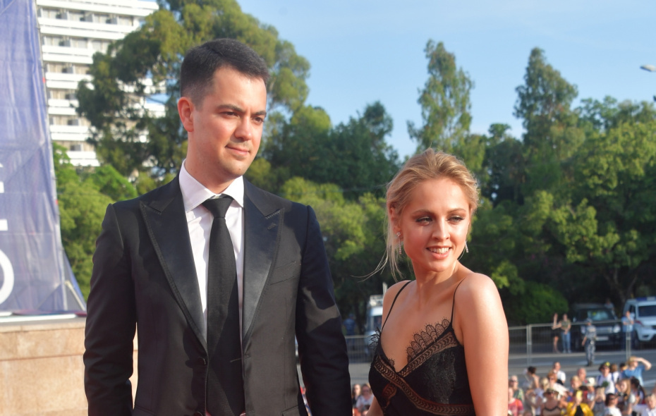 Александр Роднянский — младший и Янина Студилина
Фото: КП