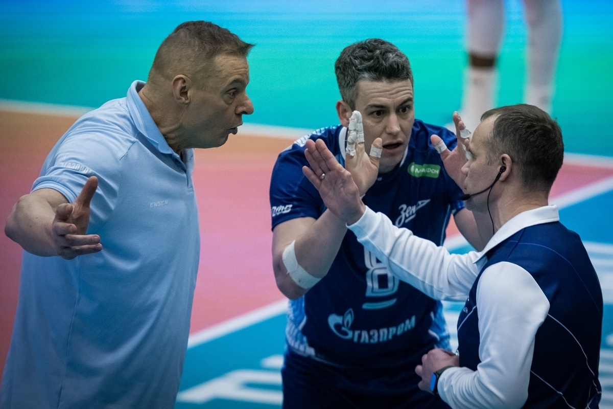    Слева направо: Владимир Алекно, Женя Гребенников, Александр Тубылов / фото: belogorievolley.ru