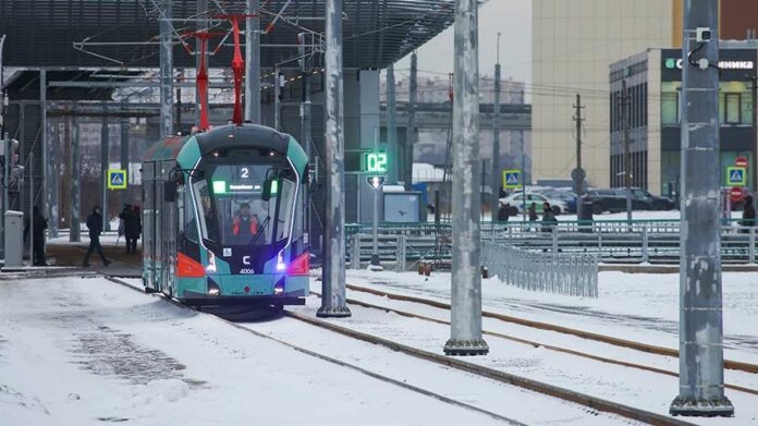   Проект «Южный прорыв» привел к революции в городском транспорте Петербурга, сделав его более экологичным и эффективным к 2029 году.