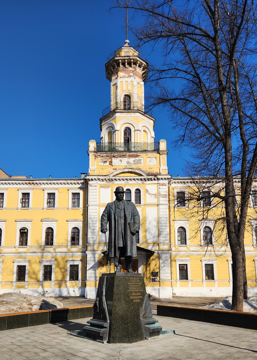 Памятник Аркадию Кошко около Центрального Музея МВД в Москве. Открыт 24 декабря 2024 года.
