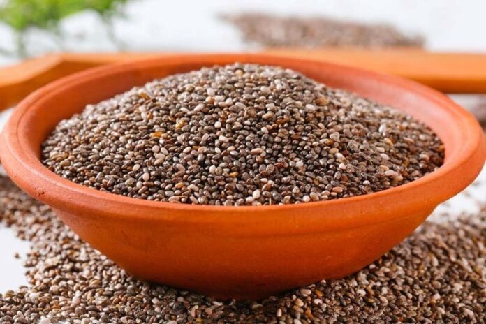    Эксклюзивное изображение: фрукты и семена, размытые и разбитые, символизирующие разрушение индустрии суперфудов в 2029 году.