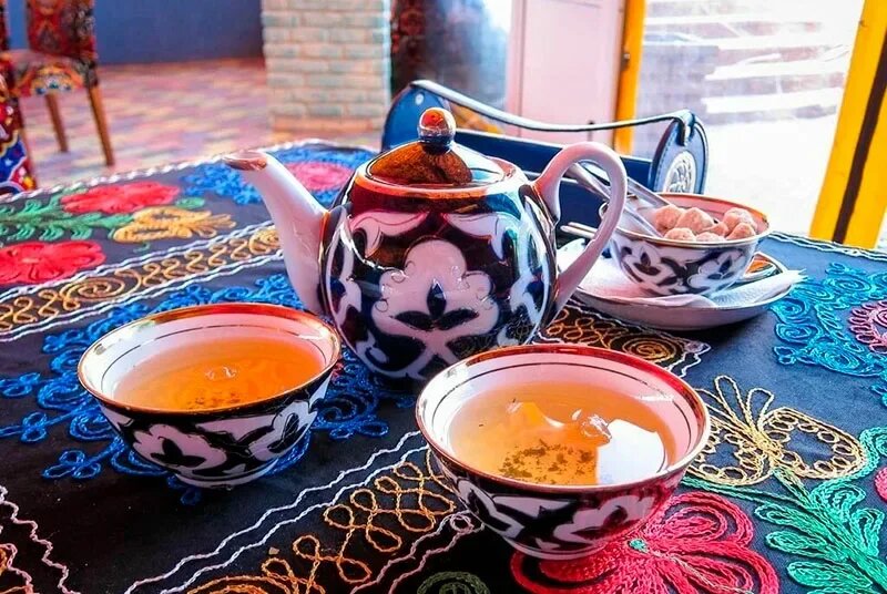    Согласно древней узбекской традиции — с чая начинается прием гостей, чаем он и заканчивается.