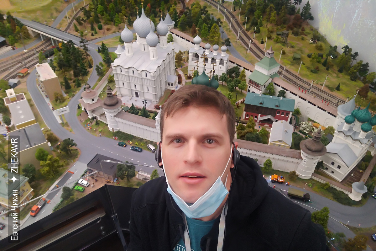 В музее можно арендовать аудиогида с наушниками.