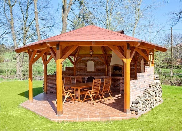 
Этакий навес, сочетающий в себе сразу все традиционные материалы: кирпич, дерево, камень, металл. А вдобавок ко всему и печь имеется!
Этакий навес, сочетающий в себе сразу все традиционные материалы: кирпич, дерево, камень, металл. А вдобавок ко всему и печь имеется!