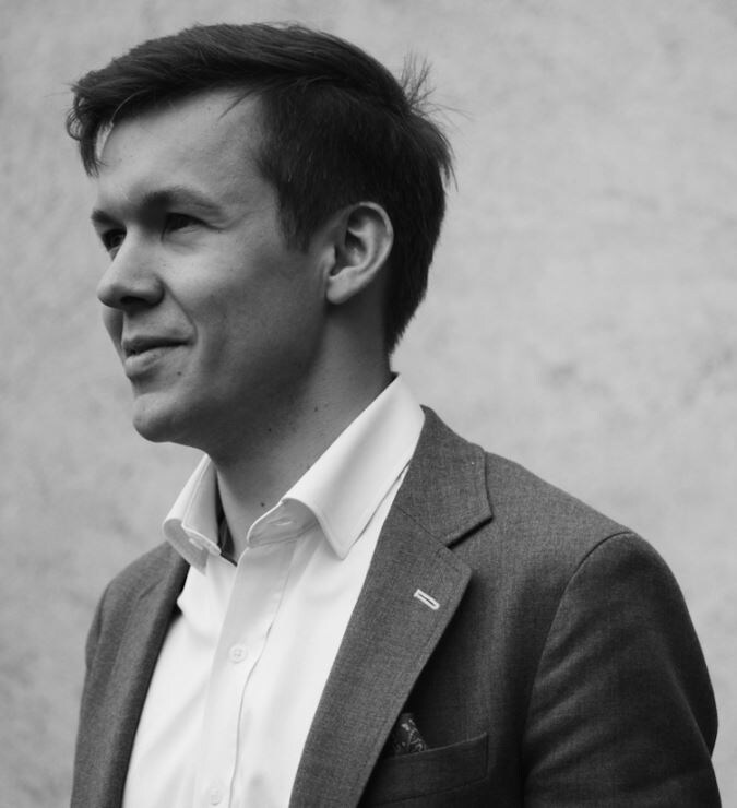 Ярослав Богданович Ажнюк. 1989 г.р. Сам из Киева. Танцор Линди-хопа. Изучал прикладную математику в Киевском политехническом институте. Живёт в Сан-Франциско. Женился в 2023. Глава правления компании Petcube.