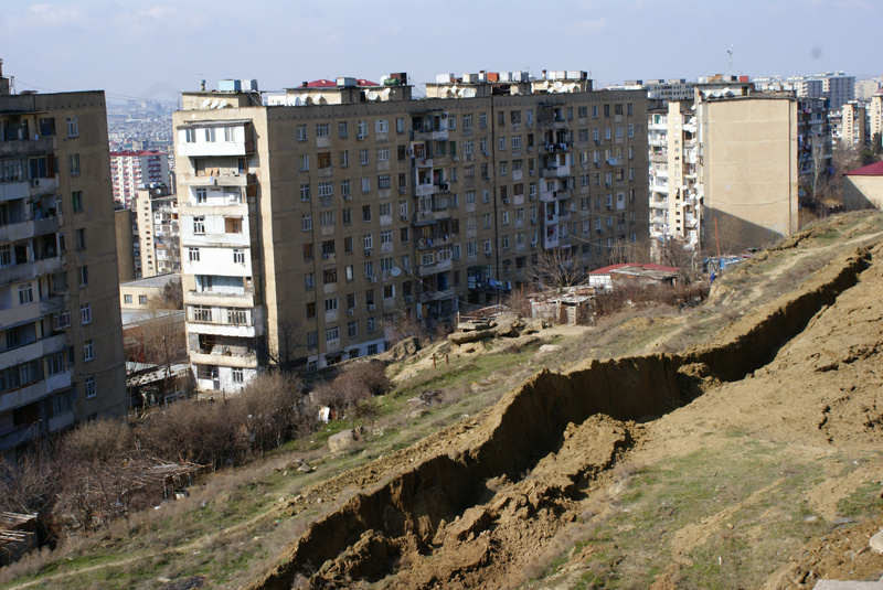 Девятиэтажка серии 64 в городе Баку (поселок Ахмедлы)