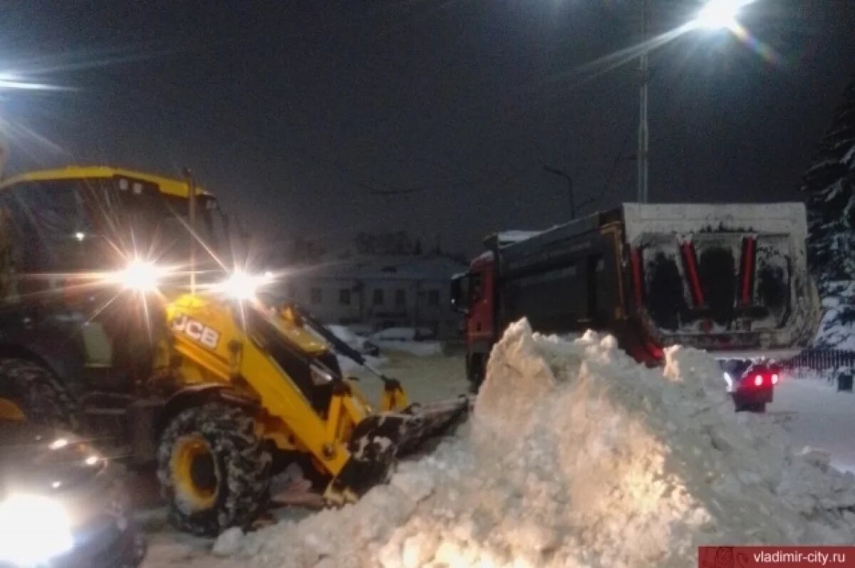    Во Владимире после ночной метели вывезли почти 8 тысяч кубометров снега