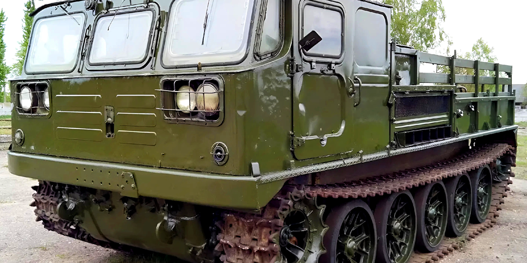 Гусеничные вездеходы СССР, которые до сих пор возят грузы