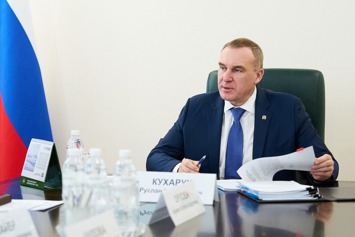    Югорчане попросили у Руслана Кухарука спортплощадку и новые лифты — и получат их к концу года