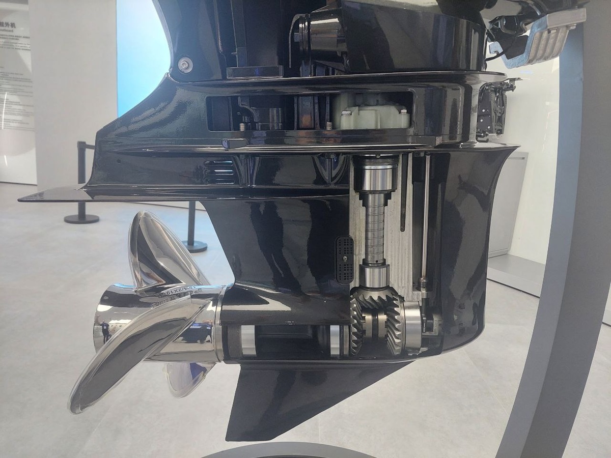 Редуктор Parsun F300 в разрезе