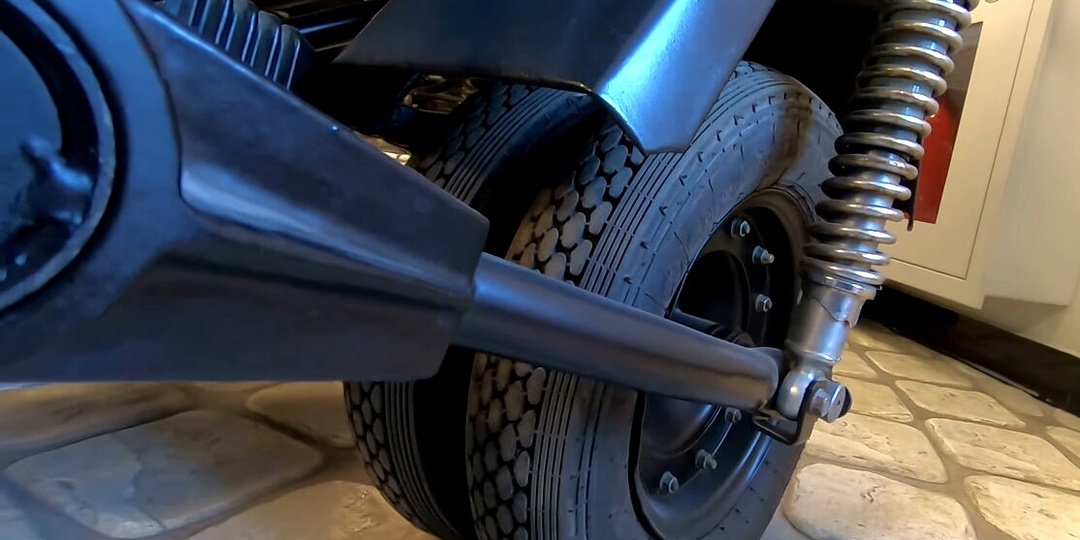 Грузовой мотоцикл ИЖ с кузовом и 5-ю колесами, необычная техника из СССР