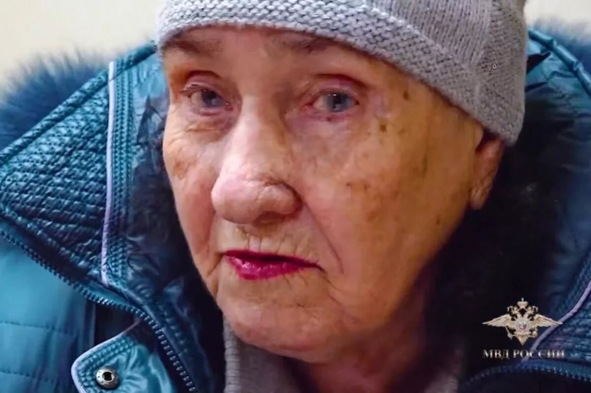    89-летняя Людмила Владимировна Кондратьева, переехавшая в Мурманскую область из Казахстана, наконец получила российский паспорт.