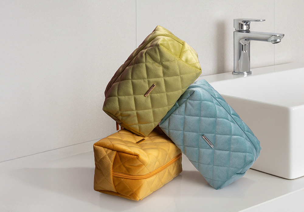 Косметички Revyline