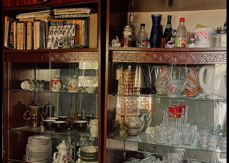 Примерно так выгляделп стенка у многих людей. Фото взято из открытых источников