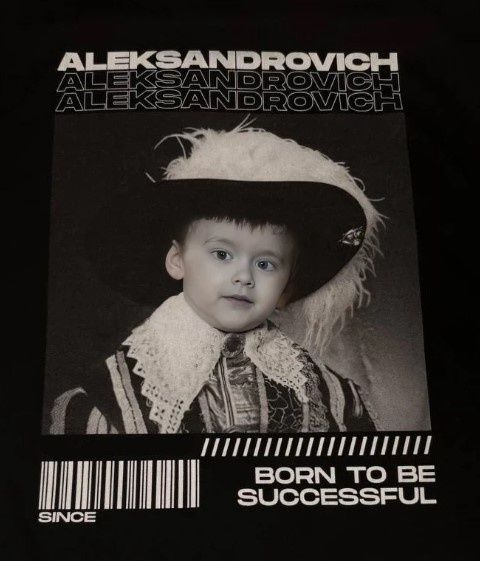 Принт с фотографией на футболке, который можно легко кастомизировать под ваши запросы 