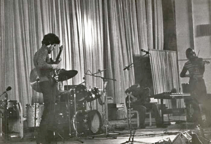 «Рикки-Тики-Тави» выступают на I фестивале рок-музыки в Черноголовке, 28 ноября 1978 г. Фото из архива А. Уткина.