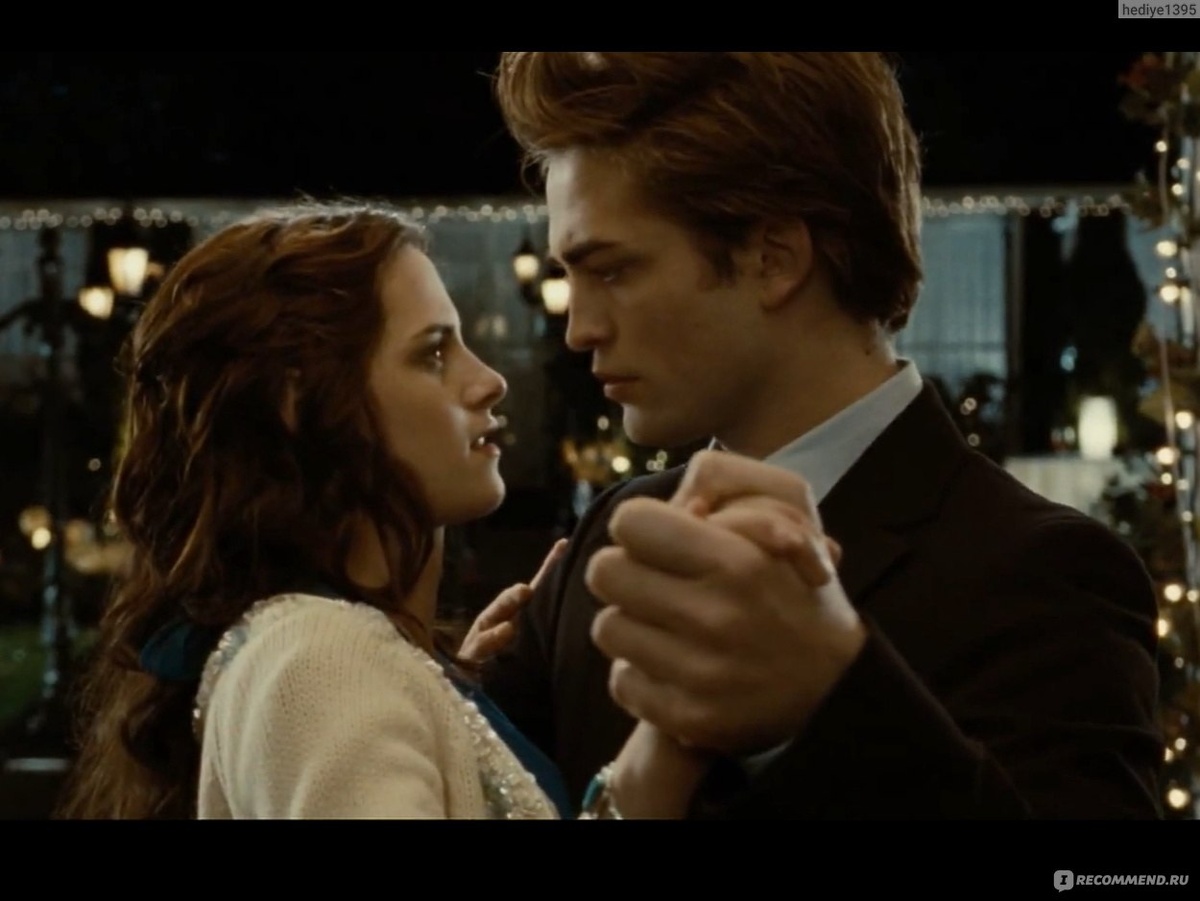 Кадр из к/ф "Сумерки". Эдвард и Белла на школьном Балу. Фото из открытых источников. 