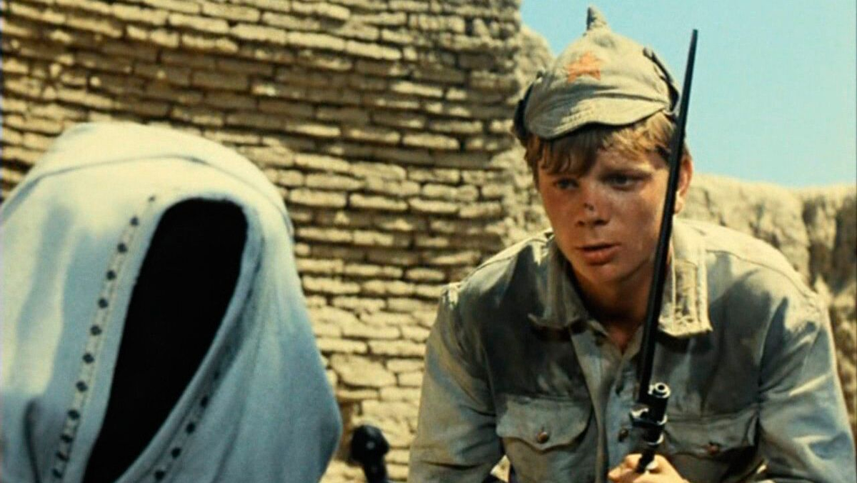 Николай Годовиков в роли Петрухи, кадр из кинофильма "Белое солнце пустыни"