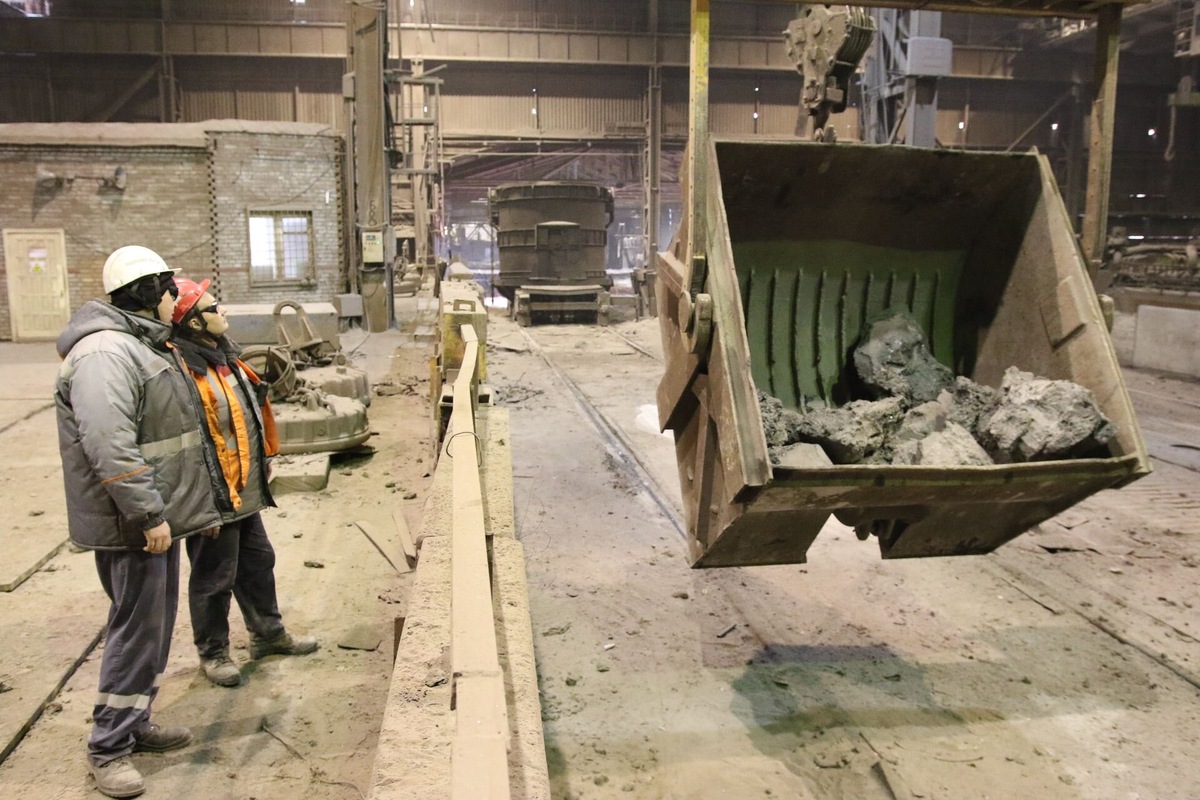    В результате применения вторичной переработки скрапа себестоимость тонны стали снизилась. Источник фото: uralsteel.com.