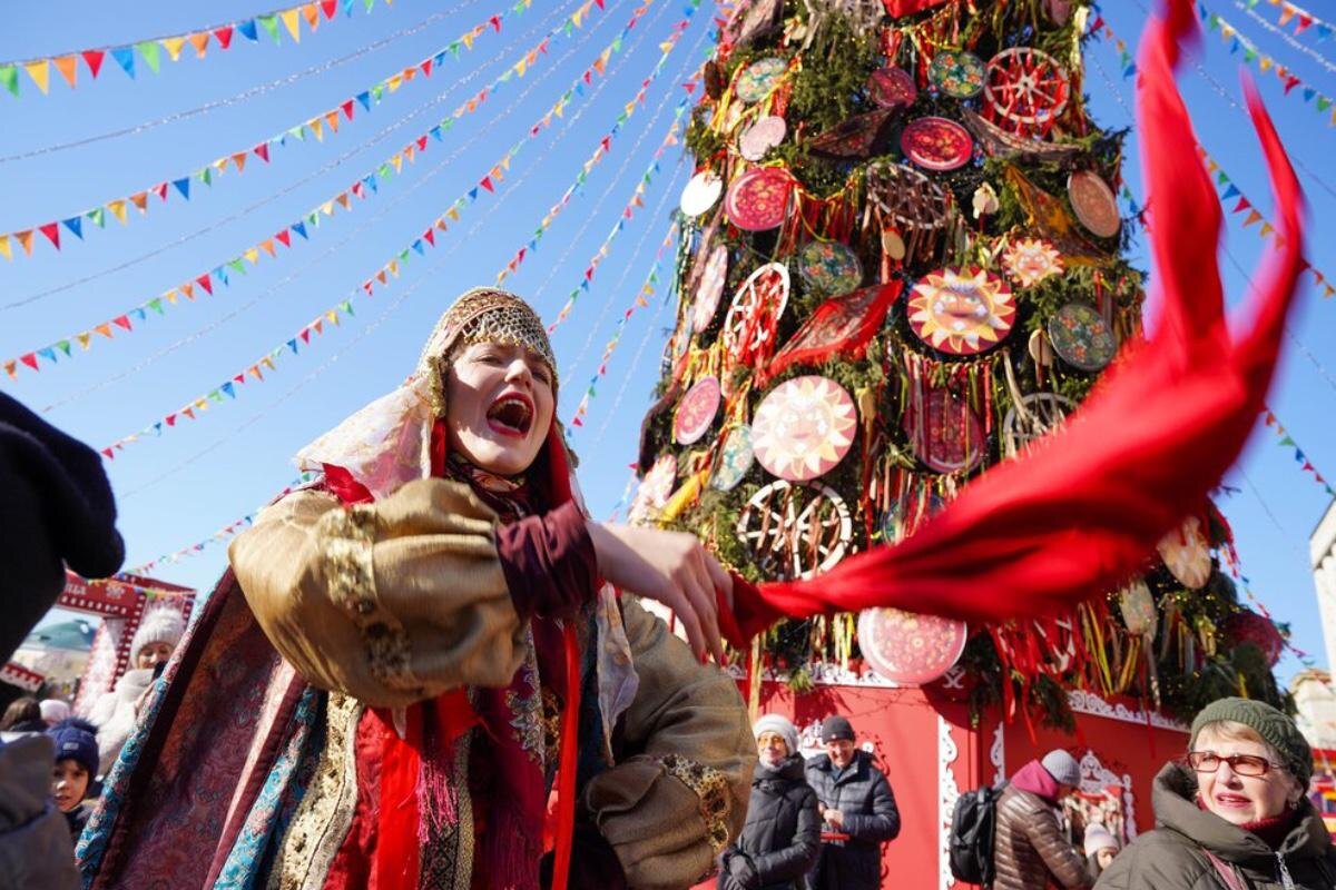 "Солнца блин Закатился за высотку. Наша песня – бензин"(с) Фото: rbc.ru