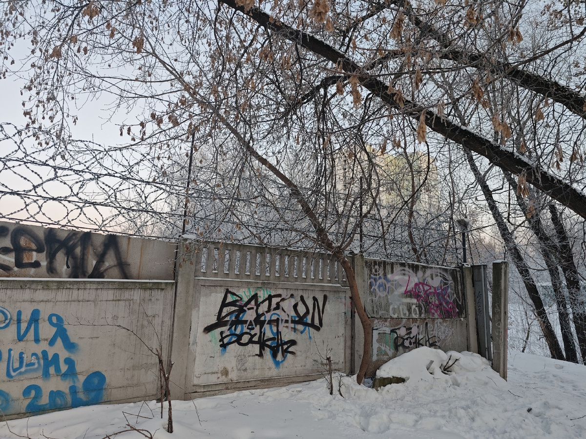 Вот место спасения котенка. Фото сделала на следующий день.