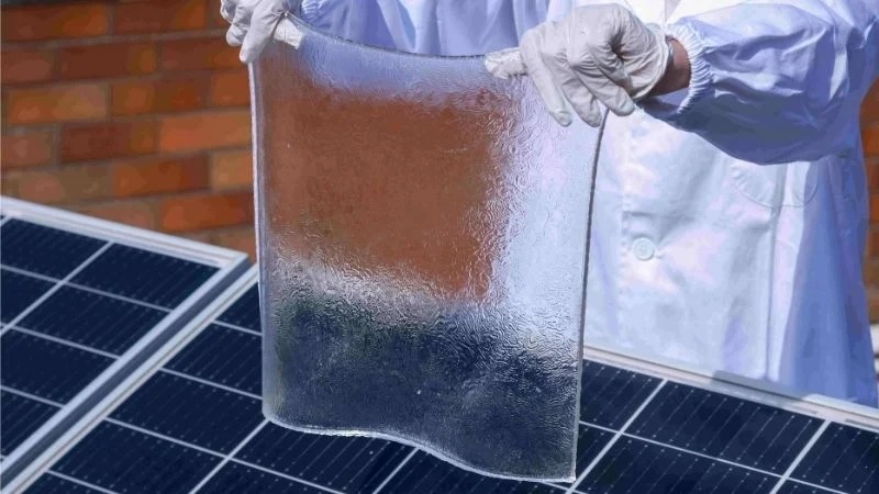 Гидрогелевое покрытие солнечной панели (фото: Гонконгский политехнический университет)