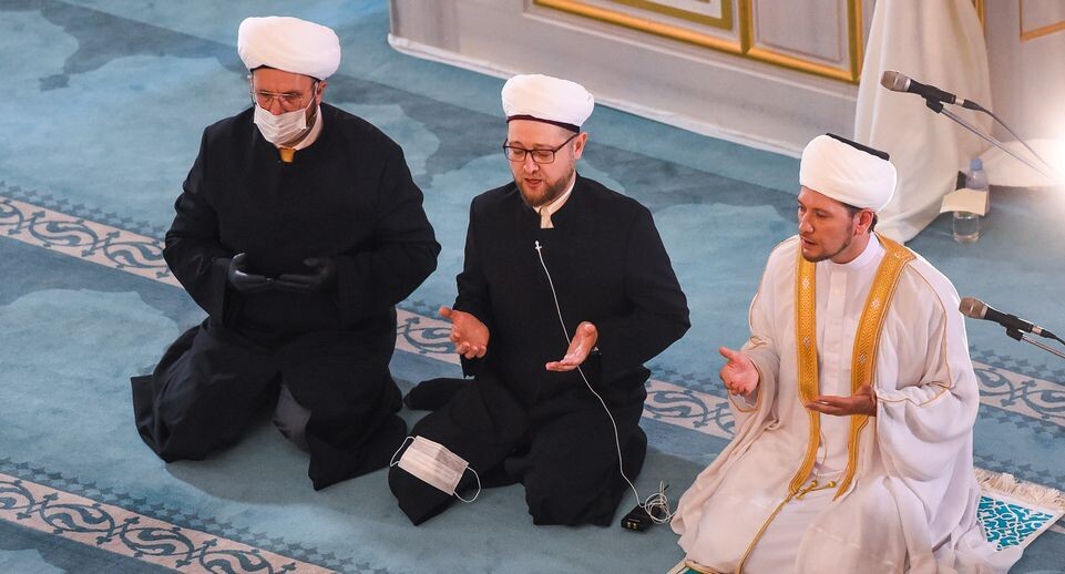    Утренняя молитва по случаю праздника Курбан-Байрам / медиасток.рф