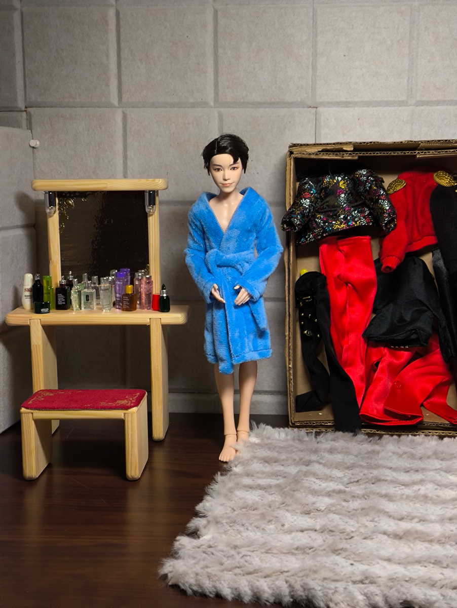 В гримёрке. 