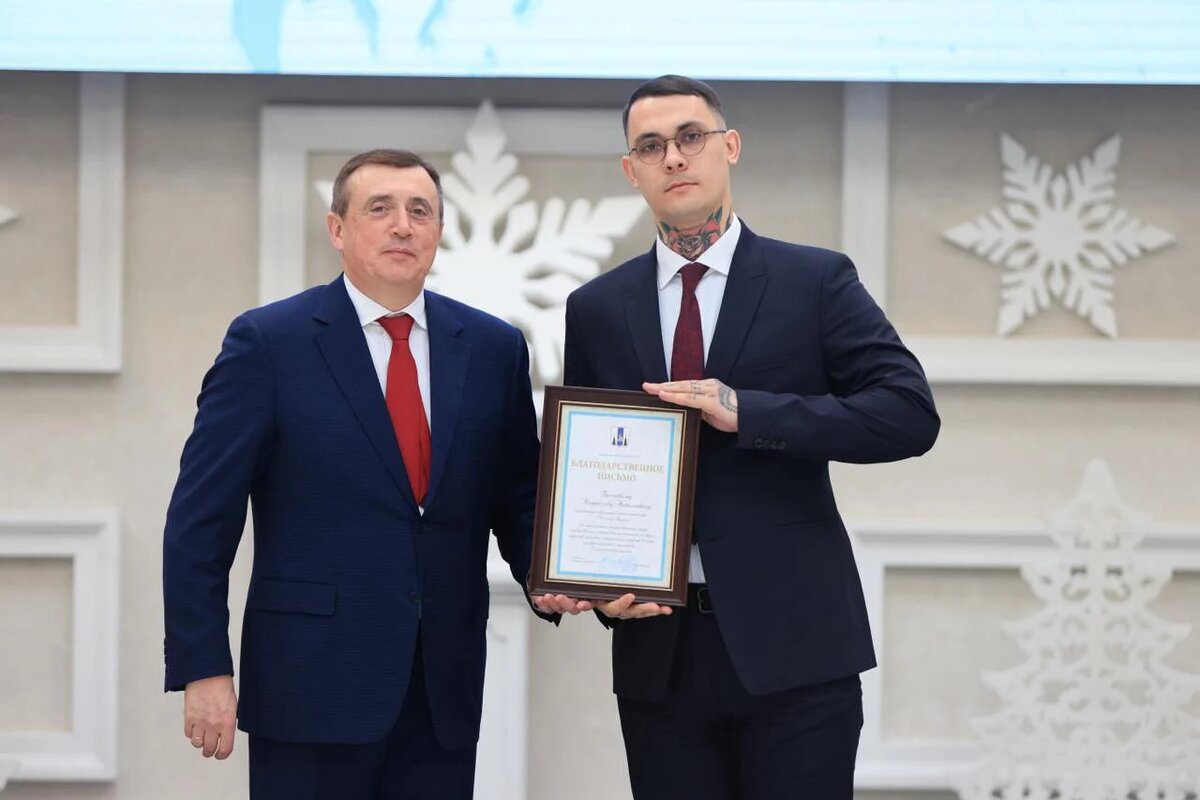     Губернатор Сахалинской области Валерий Лимаренко и Владислав Беляцкий Елена Коровина