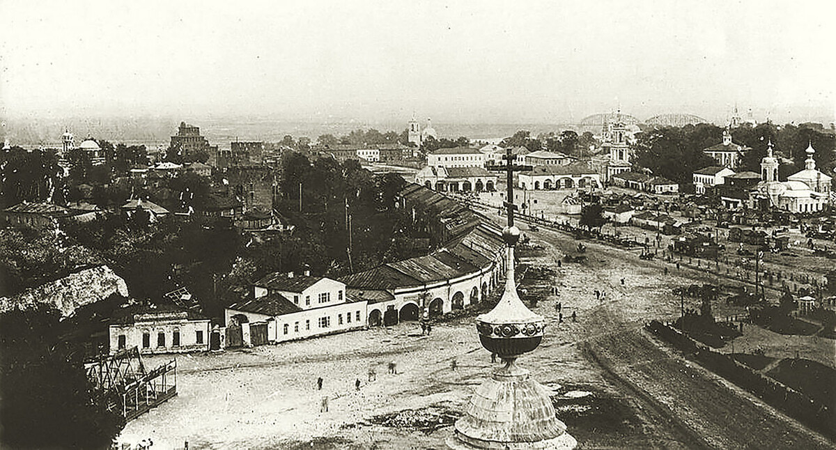 Вид на Житную площадь – главный торговый центр Коломны. Старая фотография, сделанная с колокольни Иоанна Богослова