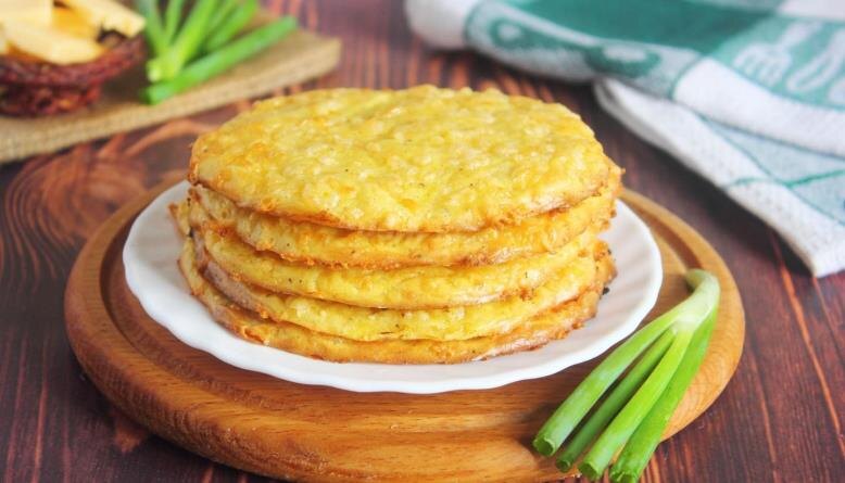Картофельно-сырные лепешки – вкусная закуска, которая понравится всем