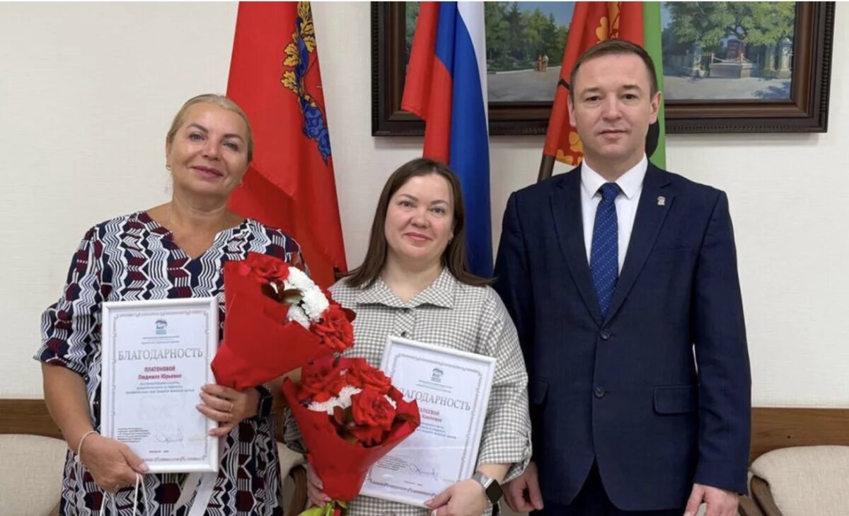    Кравцов наградил педагогов из Оренбуржья, защитивших детей от нападения