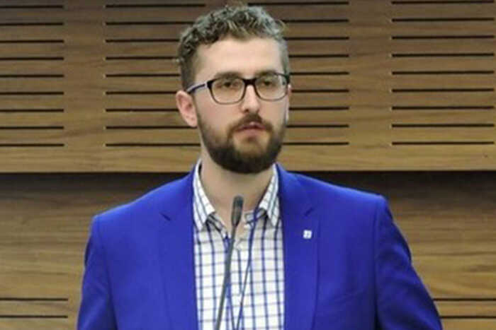 Денис Толстых