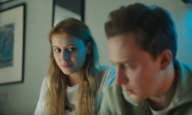 Варя (Кристина Новикова)