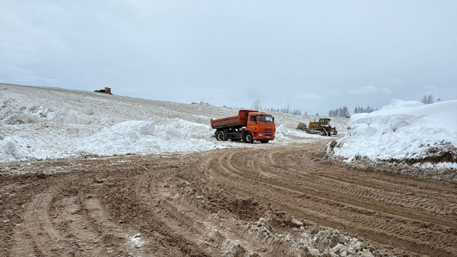 Из Кирова вывезли рекордные объёмы снега