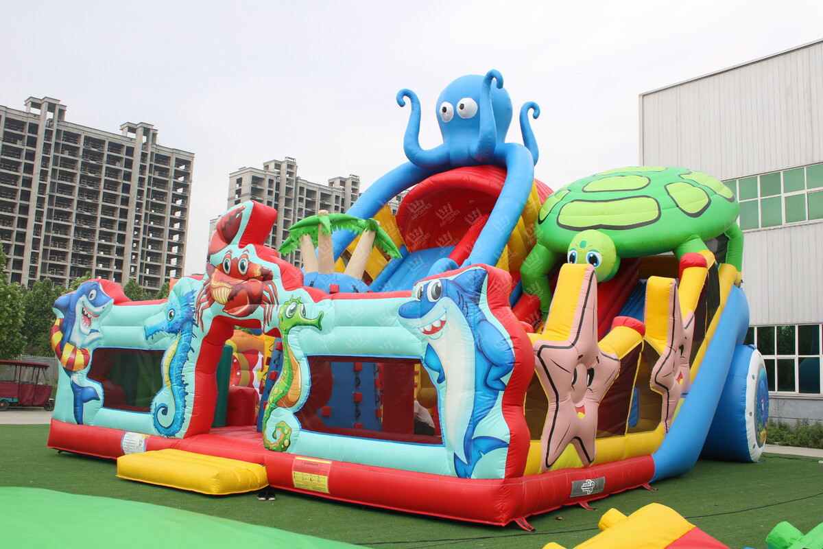 Надувные батуты хотят запретить в России: опасные развлечения или безобидная забава 