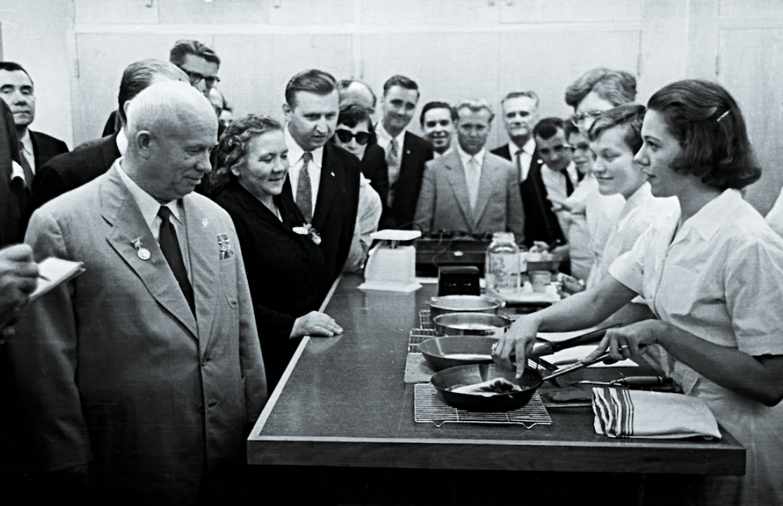 Высокий гость в столовой компании IBM.