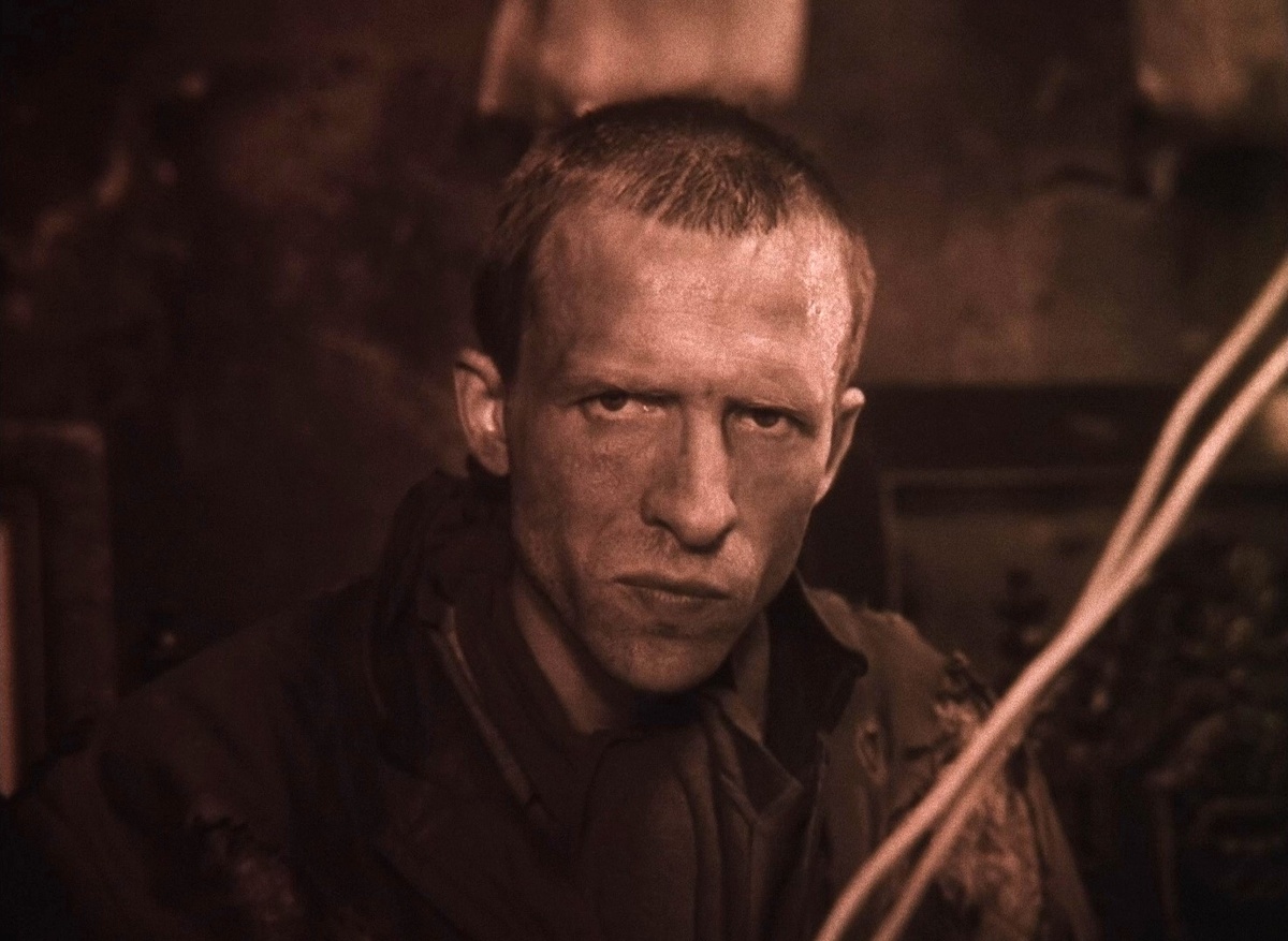 Кадр из к/ф «Письма мертвого человека».