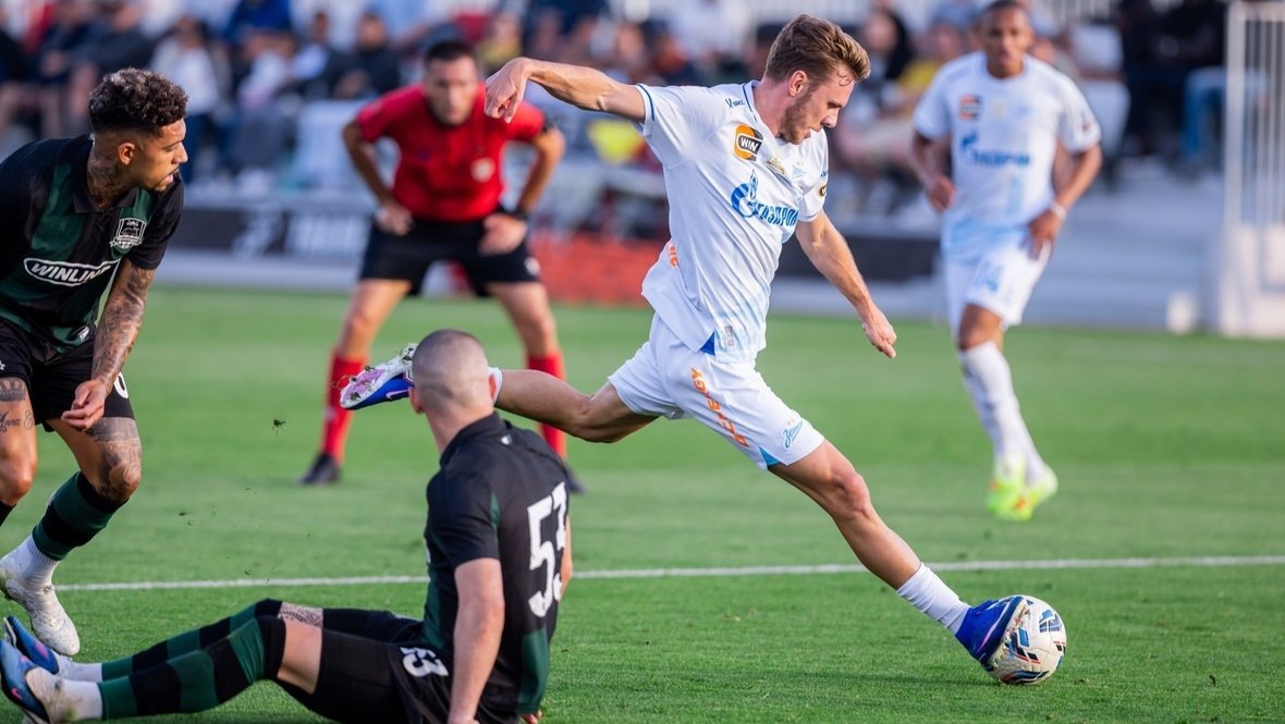    Нападающий «Зенита» Максим Глушенков забивает гол «Краснодару» (1:0) 17 февраля. ФК «Зенит»