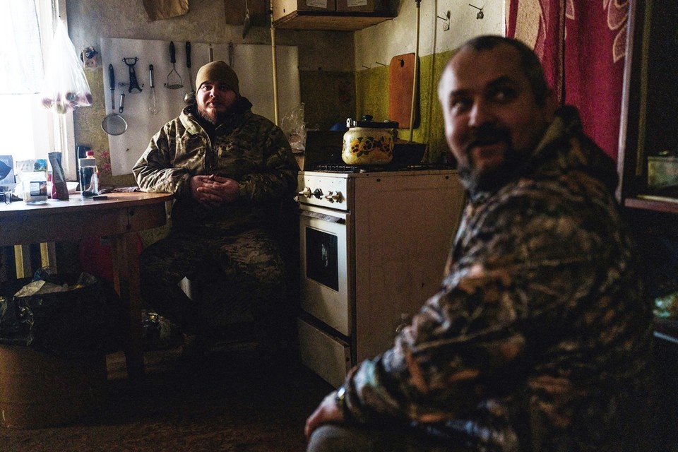    Катастрофическая ситуация сложилась в подразделениях 1-й бригады особого назначения Нацгвардии Украины и 43-й механизированной бригады, блокированных на восточном берегу реки Оскол REUTERS