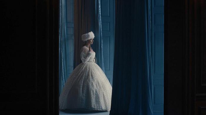 Фото  © Кадр из фильма «Грозовой перевал», режиссёр Эмеральд Феннел, сценаристы Эмеральд Феннел, Эмили Бронте / Kinopoiskatomic:embed 3
