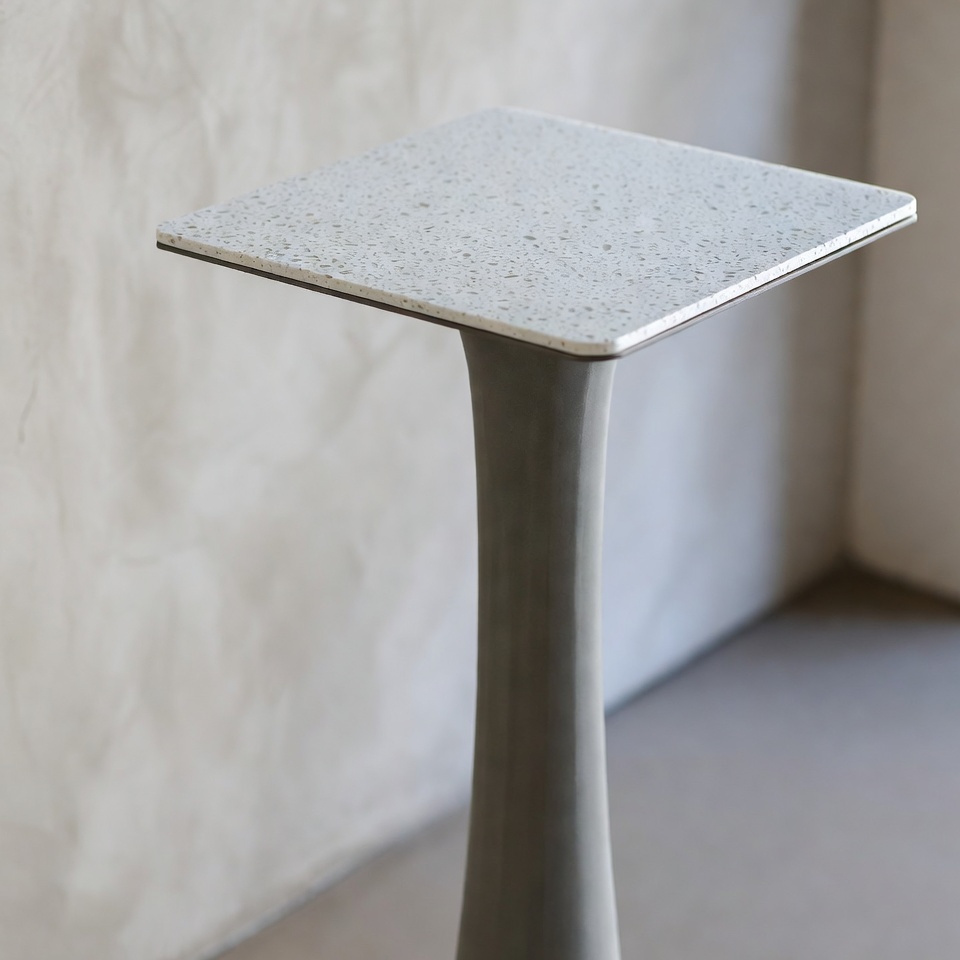 серый столик на заказ из микроцемента