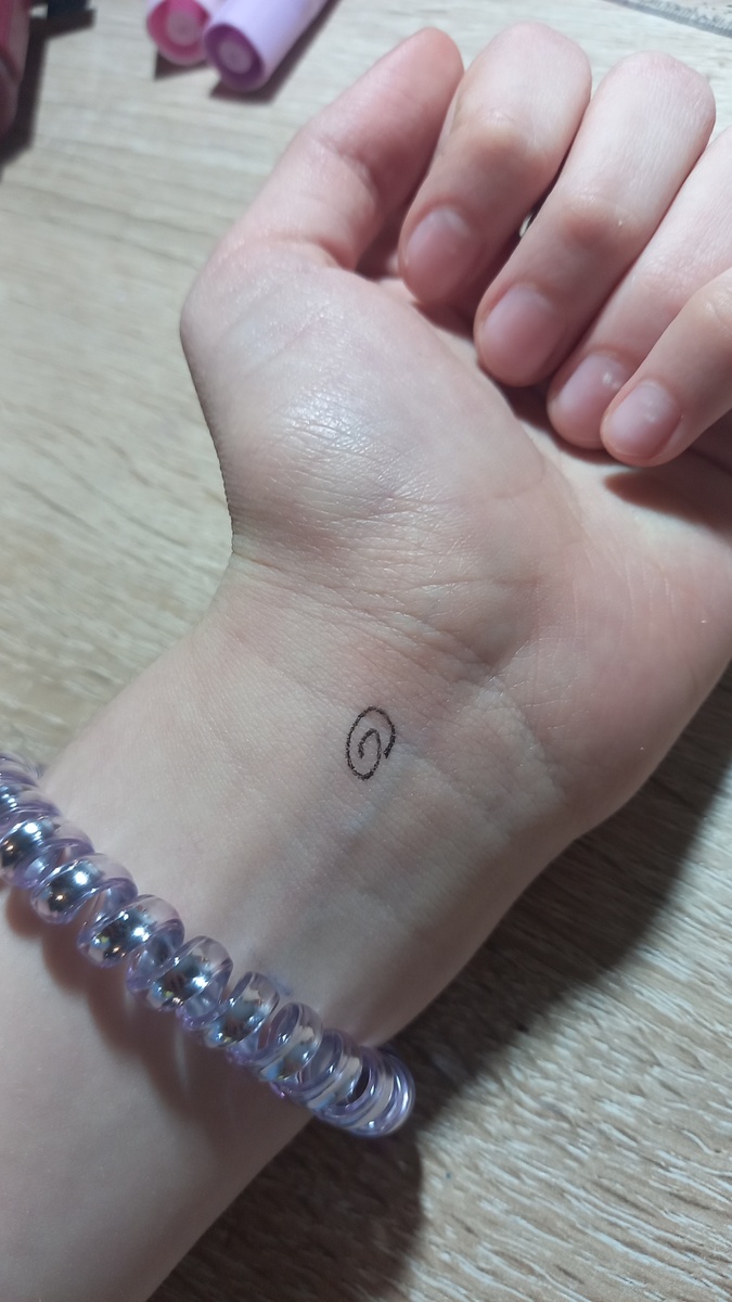 1 из стикеров там