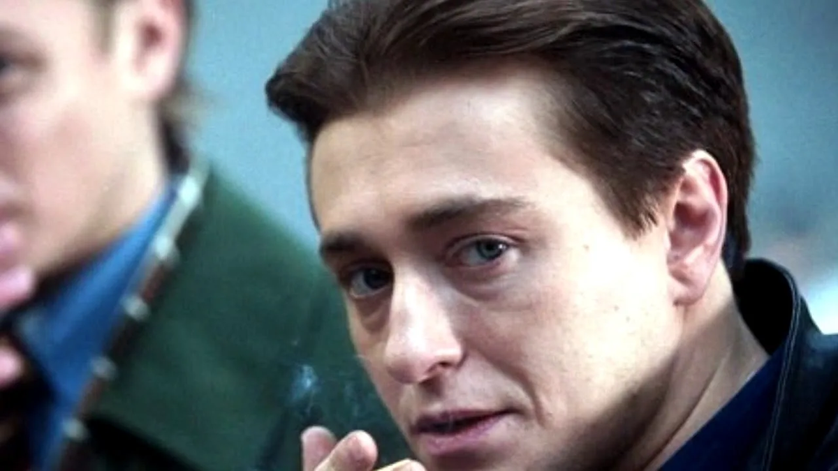 Саша Белый в фильме "Бригада" якобы был киношным прототипом жестого Сильвестра. кадр из кинофильма. Сергей Безруков. 