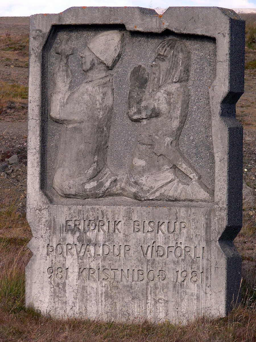 Памятник епископу Фредерику и Торвальду Кодранссону в Исландии.