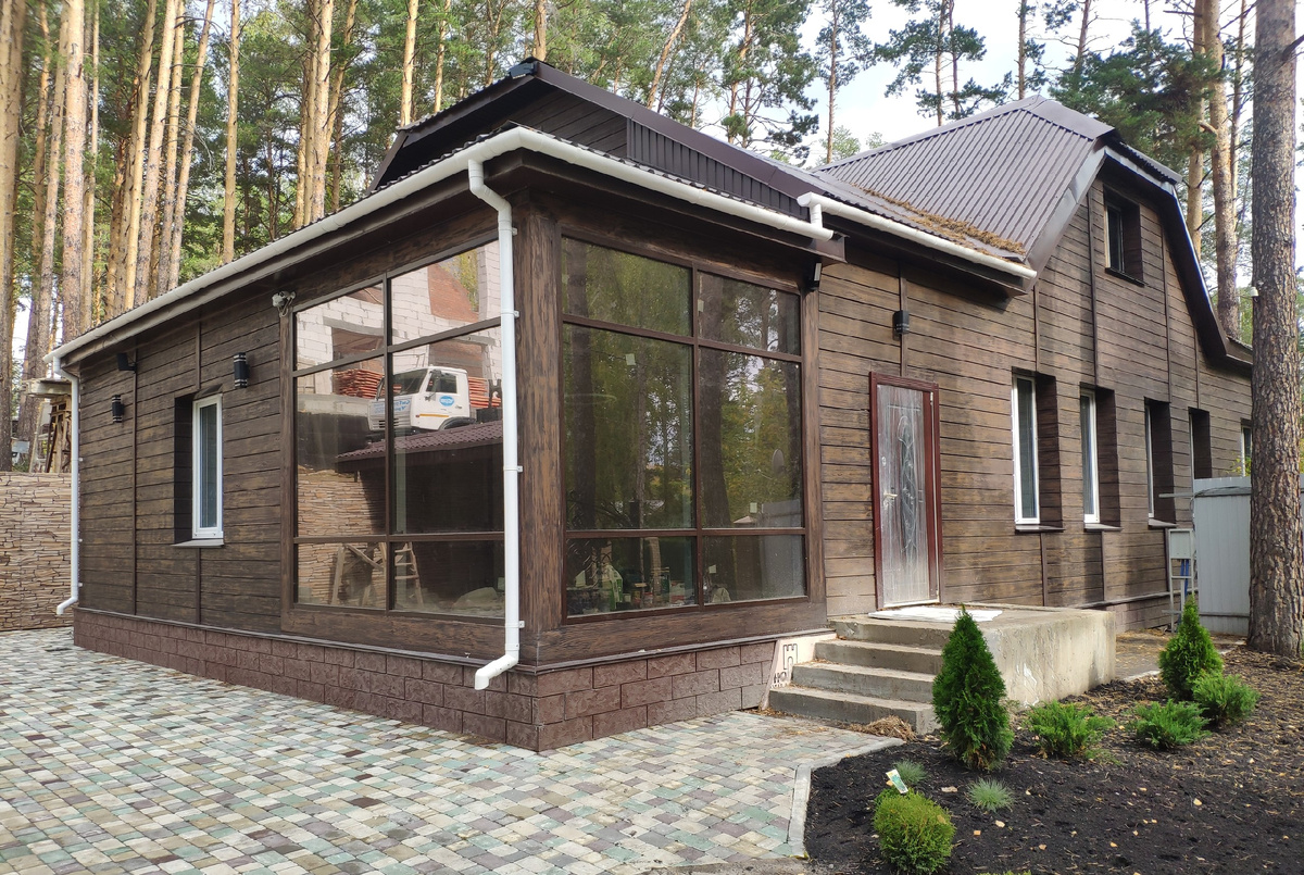 Отделка дома фасадными панелями РосПлита 