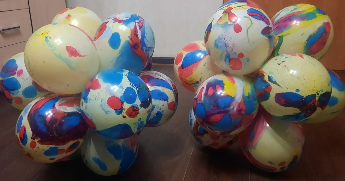 Композиция из шариков от бабушки Марии Шандренко. На фото моя и мамина композиции